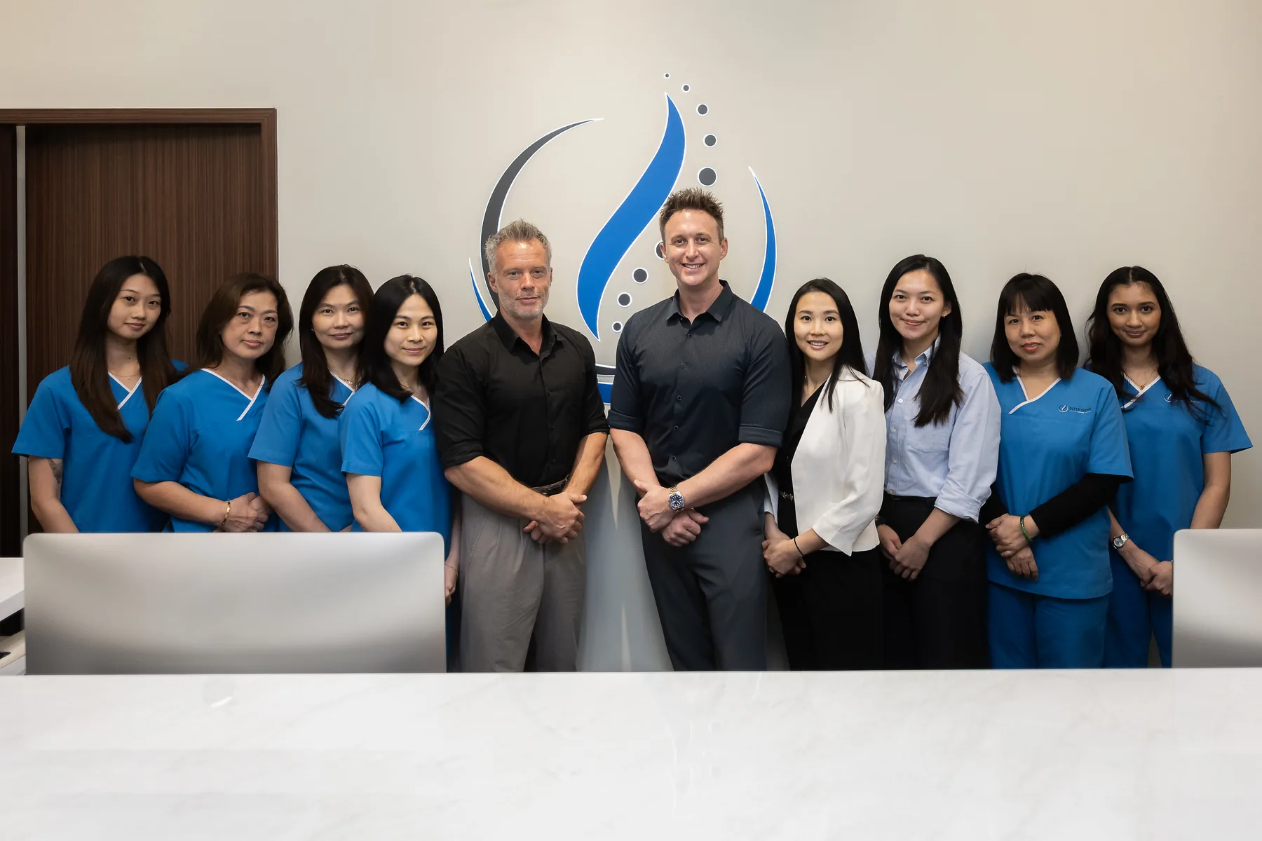 The Elite Spine Centres team — doctors, patient-care managers, and therapists at the clinic.